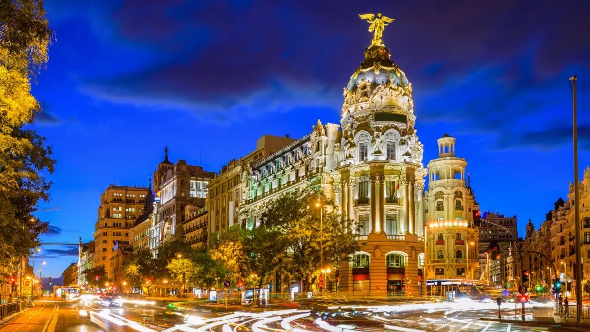 Empleos más demandados en España por extranjeros y el tipo de salario según el sector
