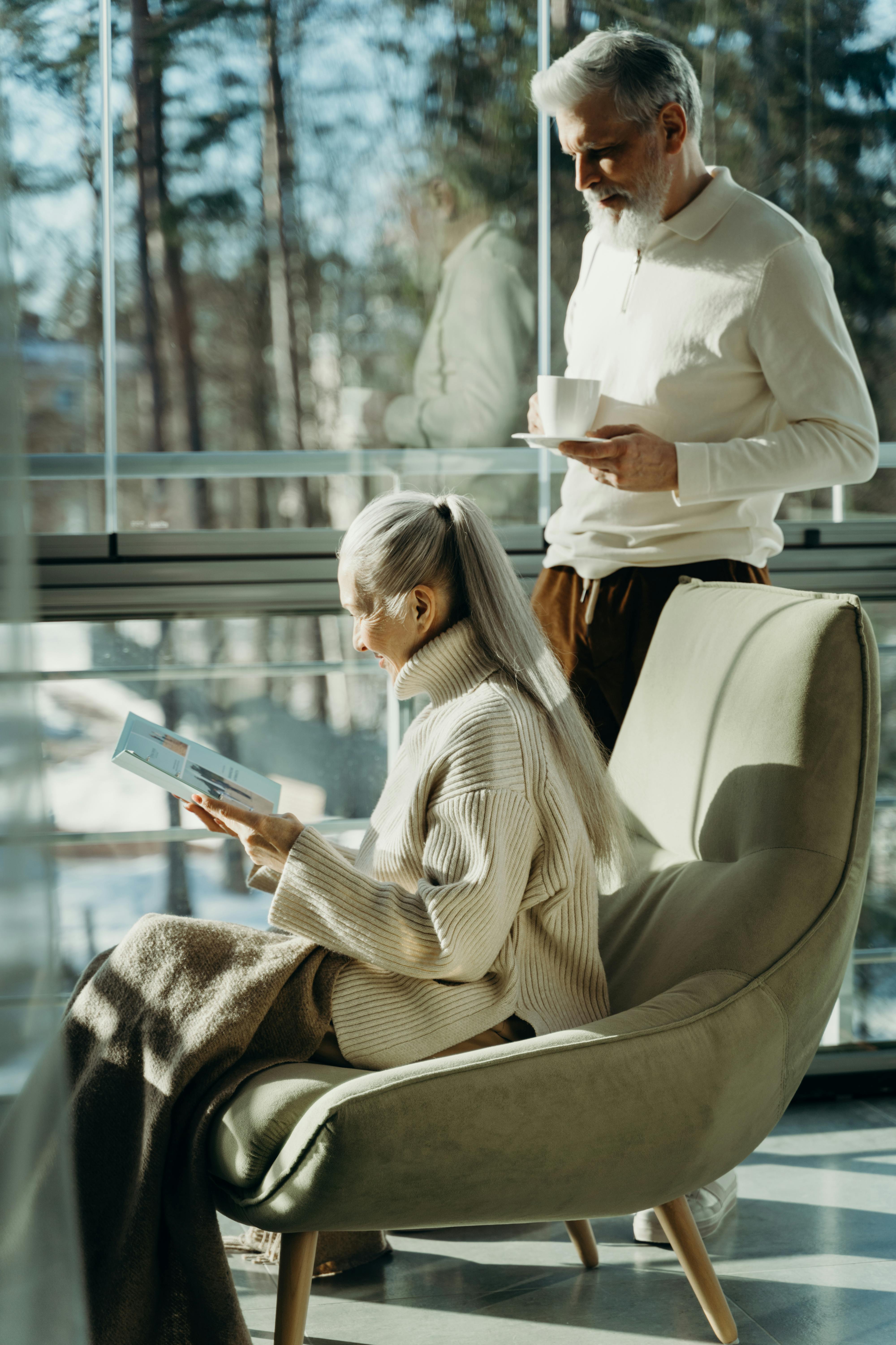 Cuida Ancianos y Gana Bien: Oportunidades y Certificaciones para Cuidadores de la Tercera Edad