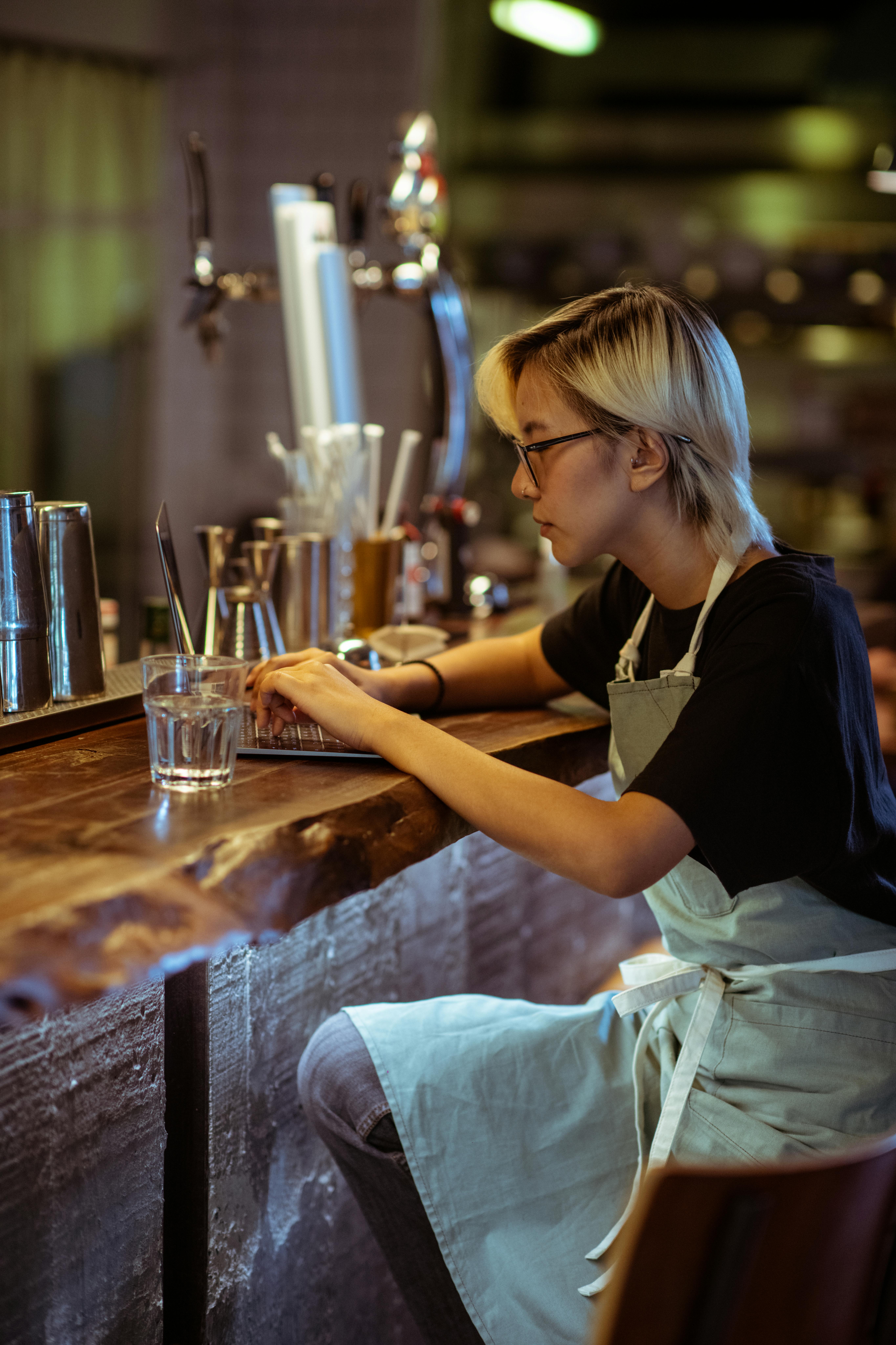 Puestos de Lavaplatos en Restaurantes: Cómo Encontrar Trabajo en Cocinas y Destacar en el Puesto